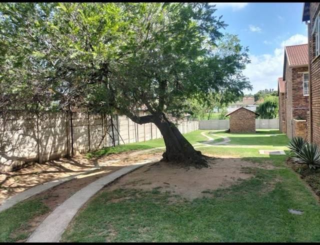 3 BEDROOM TOWNHOUSE FOR SALE IN BIRCHLEIGH NORTH